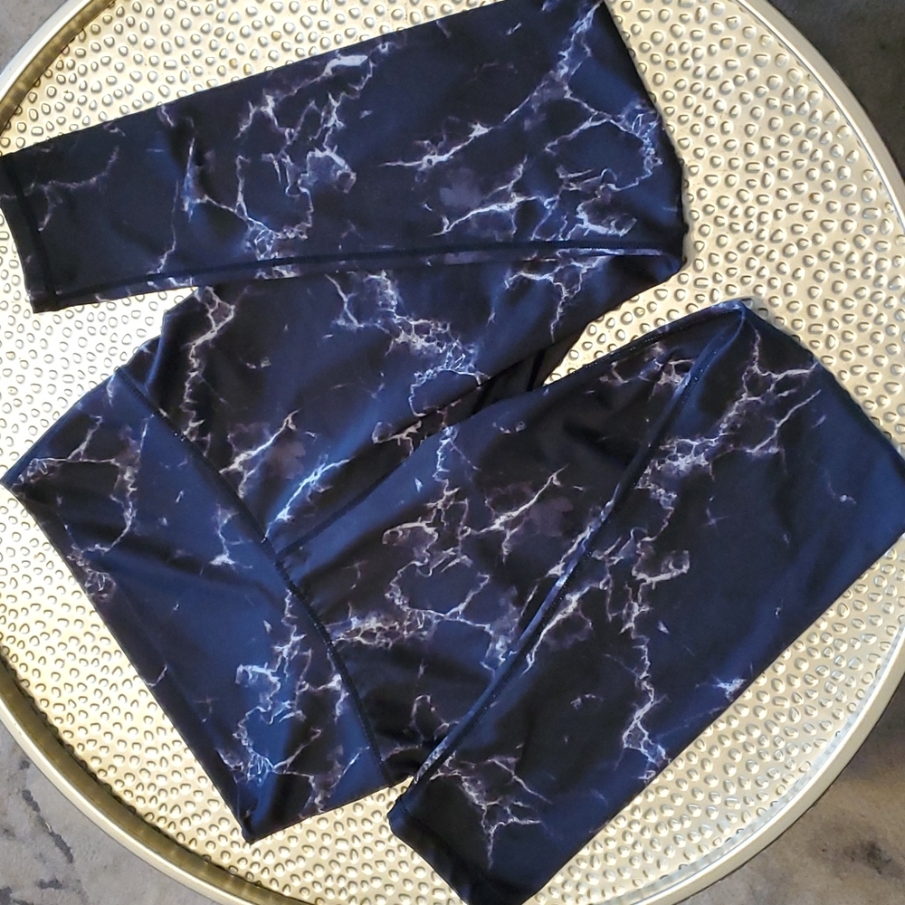 Black Marble Echt Booty Scrunch Leggings